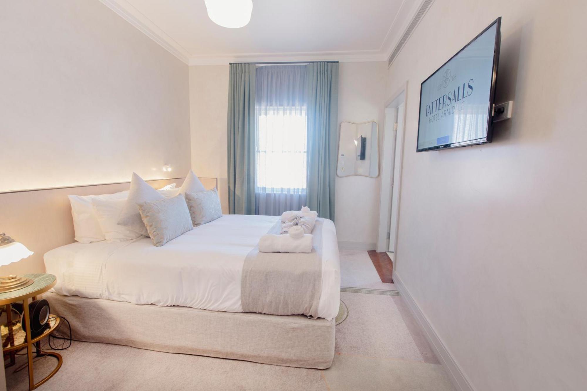 Tattersalls Hotel อาร์มีเดล ภายนอก รูปภาพ