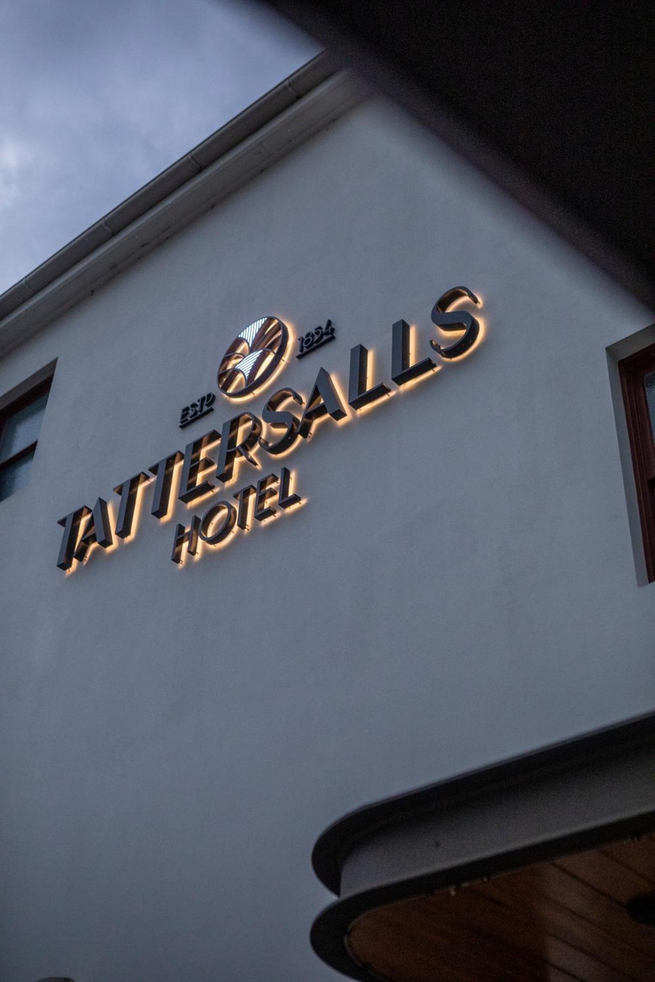 Tattersalls Hotel อาร์มีเดล ภายนอก รูปภาพ