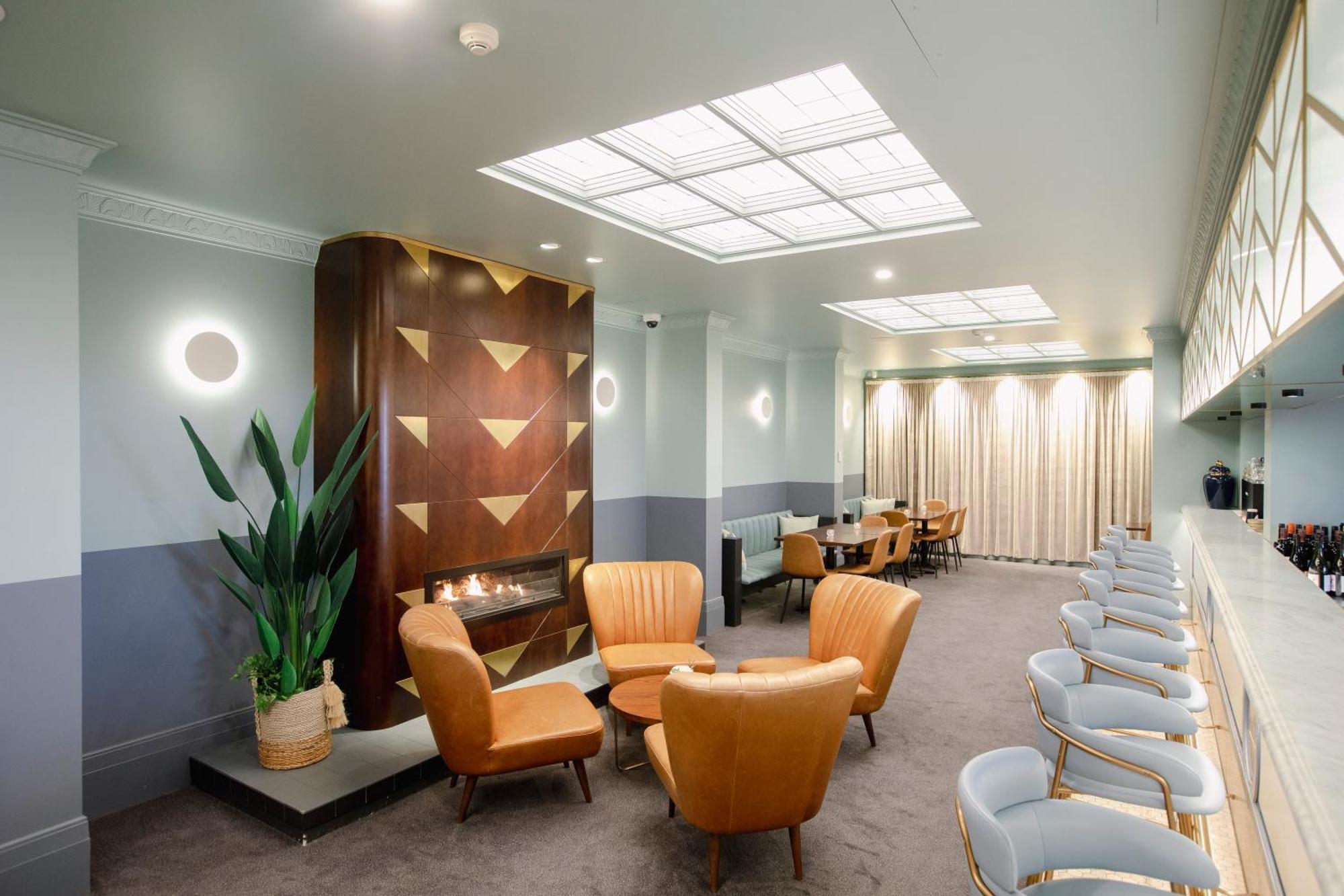 Tattersalls Hotel อาร์มีเดล ภายนอก รูปภาพ