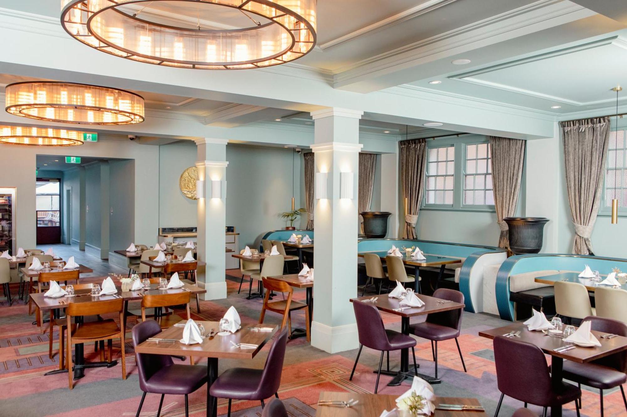 Tattersalls Hotel อาร์มีเดล ภายนอก รูปภาพ