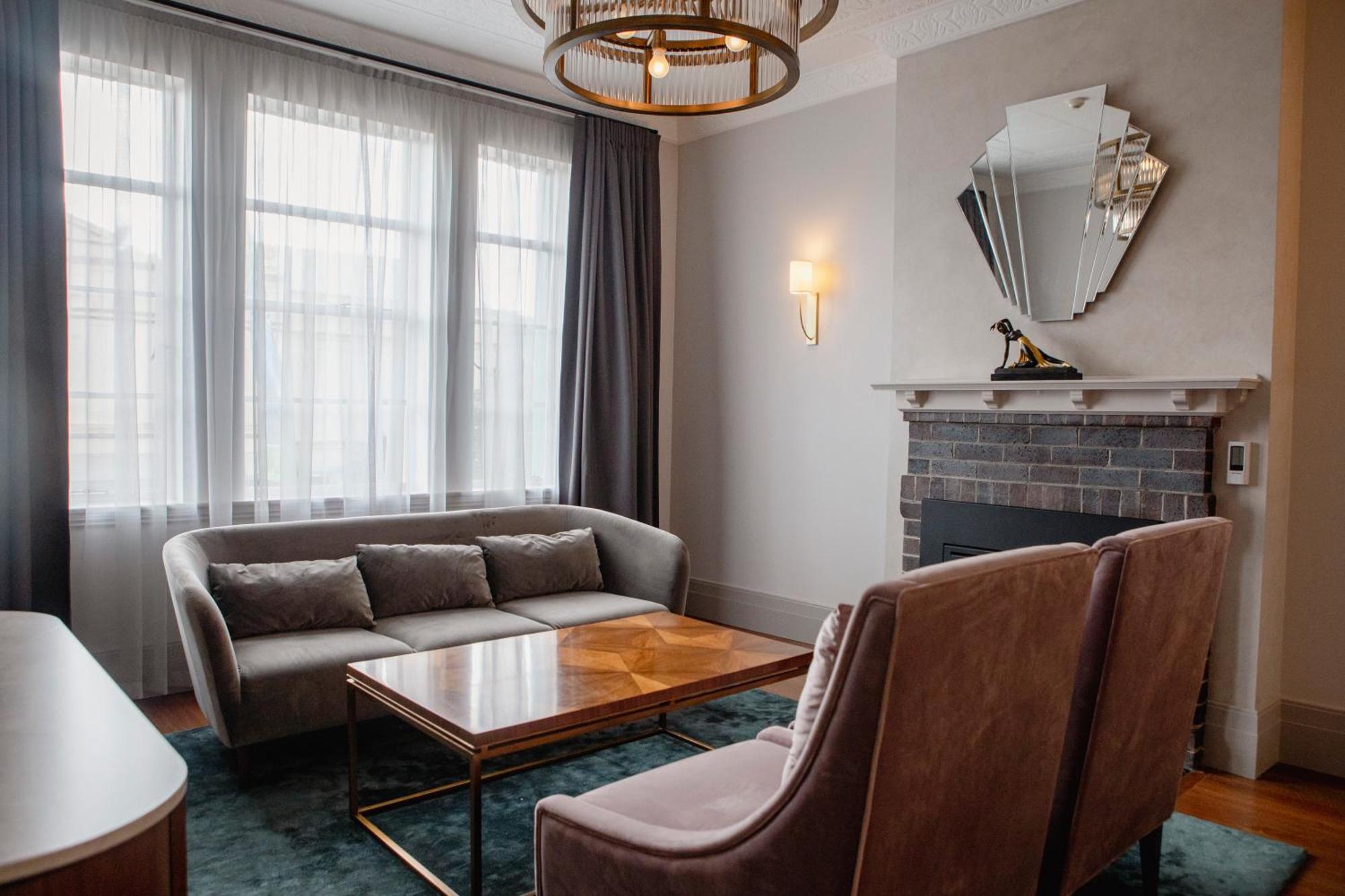 Tattersalls Hotel อาร์มีเดล ภายนอก รูปภาพ