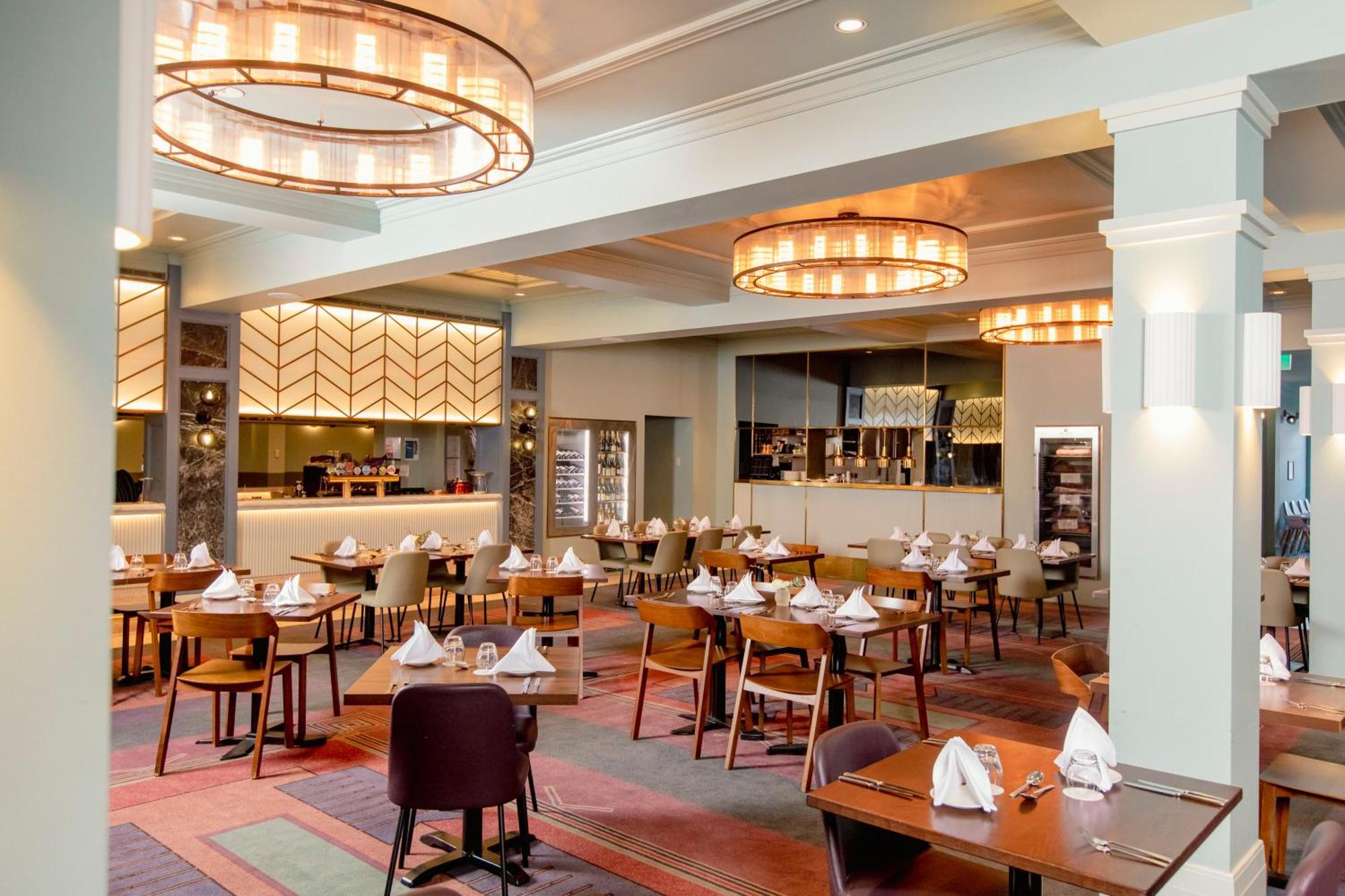 Tattersalls Hotel อาร์มีเดล ภายนอก รูปภาพ