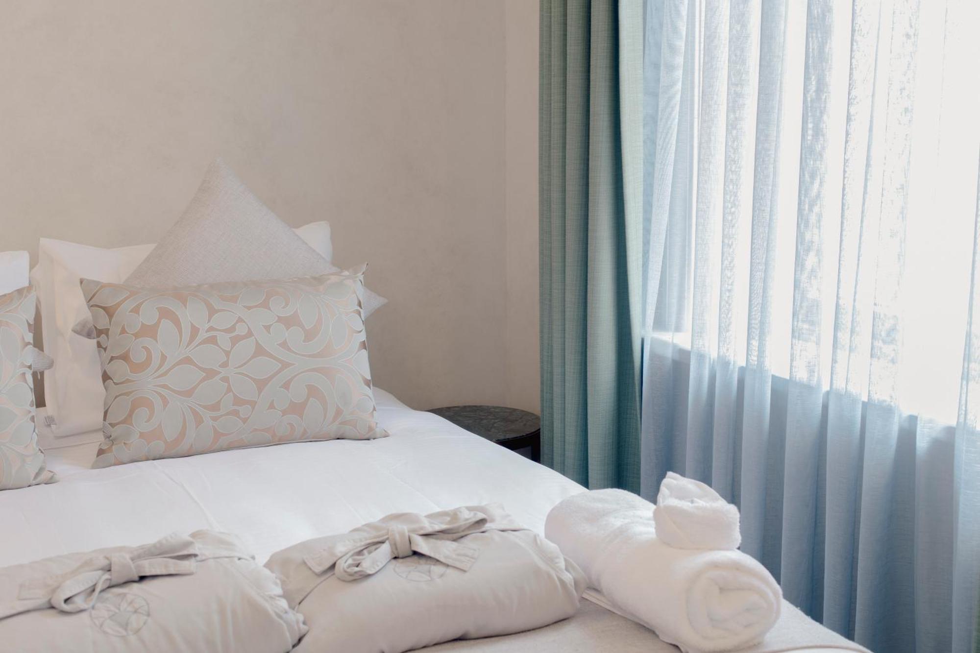 Tattersalls Hotel อาร์มีเดล ภายนอก รูปภาพ