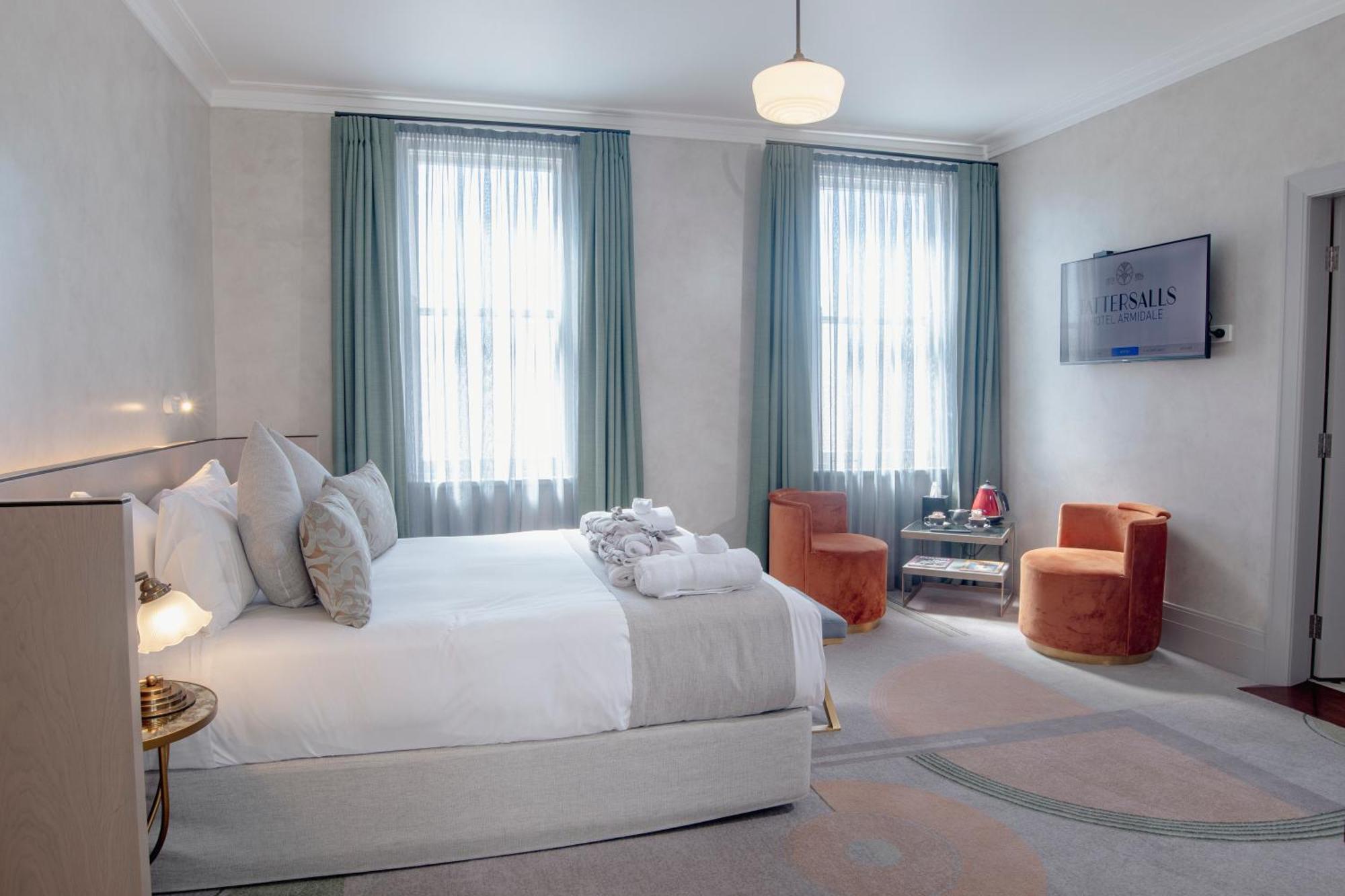 Tattersalls Hotel อาร์มีเดล ภายนอก รูปภาพ