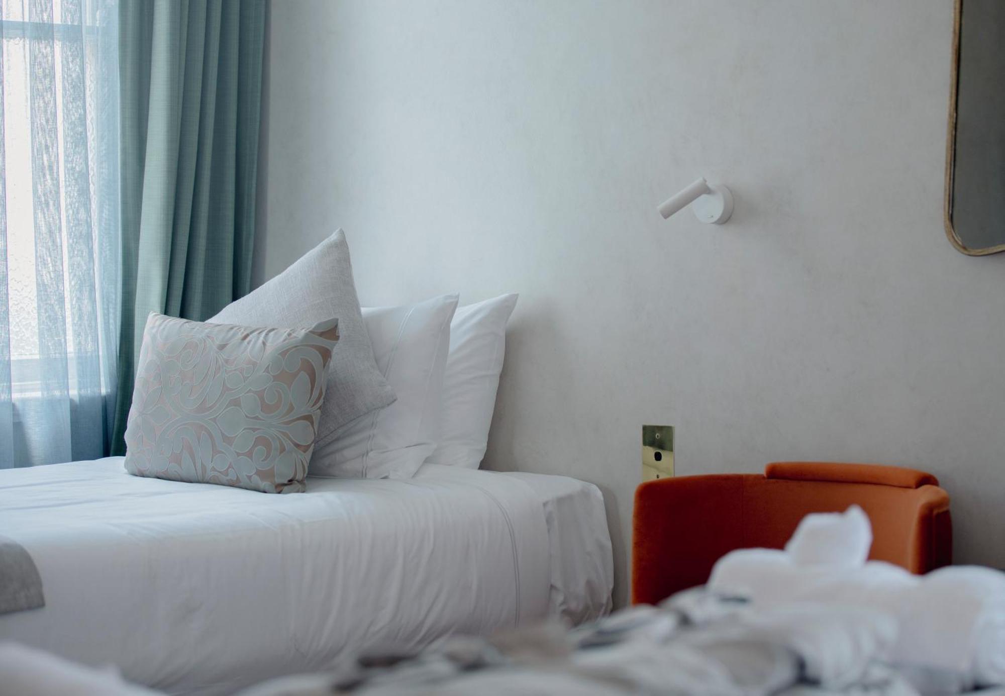 Tattersalls Hotel อาร์มีเดล ภายนอก รูปภาพ