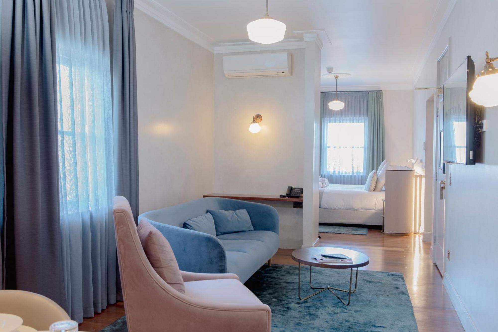 Tattersalls Hotel อาร์มีเดล ภายนอก รูปภาพ