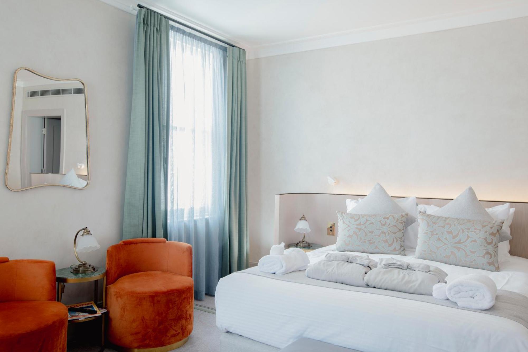 Tattersalls Hotel อาร์มีเดล ภายนอก รูปภาพ