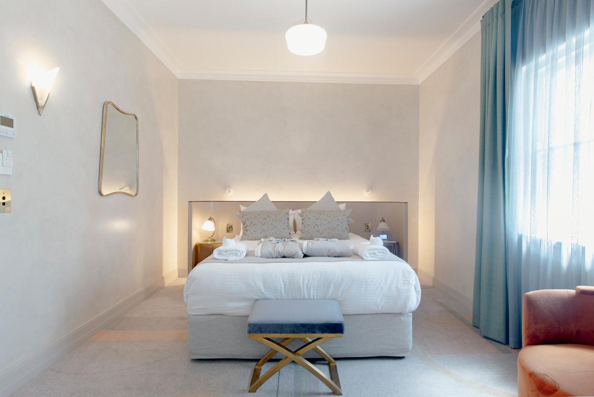 Tattersalls Hotel อาร์มีเดล ภายนอก รูปภาพ