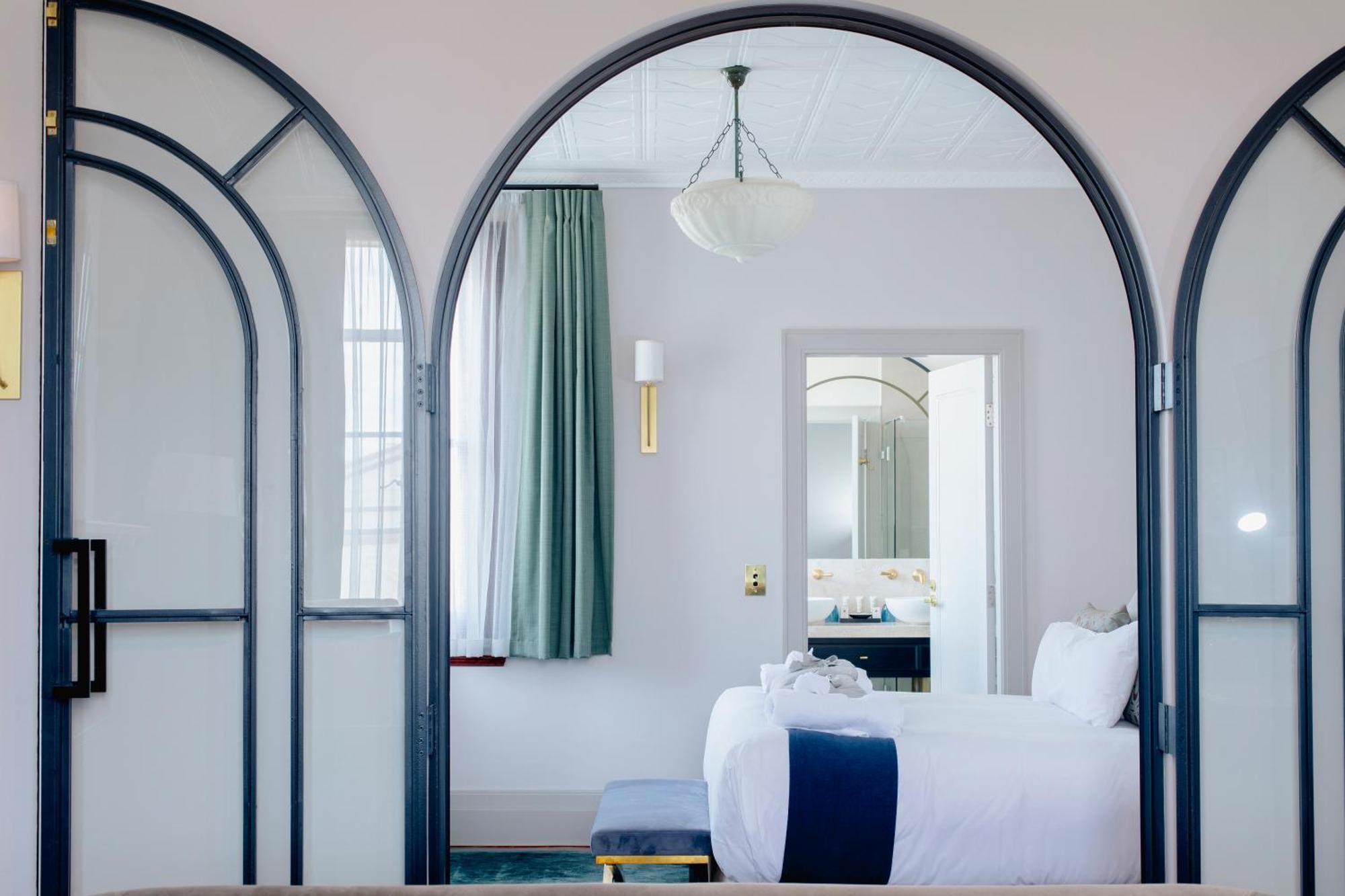 Tattersalls Hotel อาร์มีเดล ภายนอก รูปภาพ