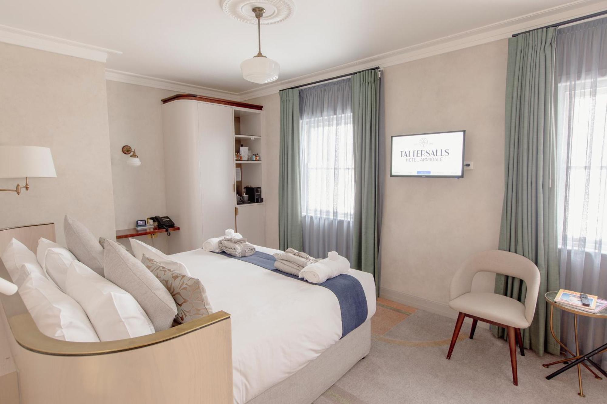 Tattersalls Hotel อาร์มีเดล ภายนอก รูปภาพ
