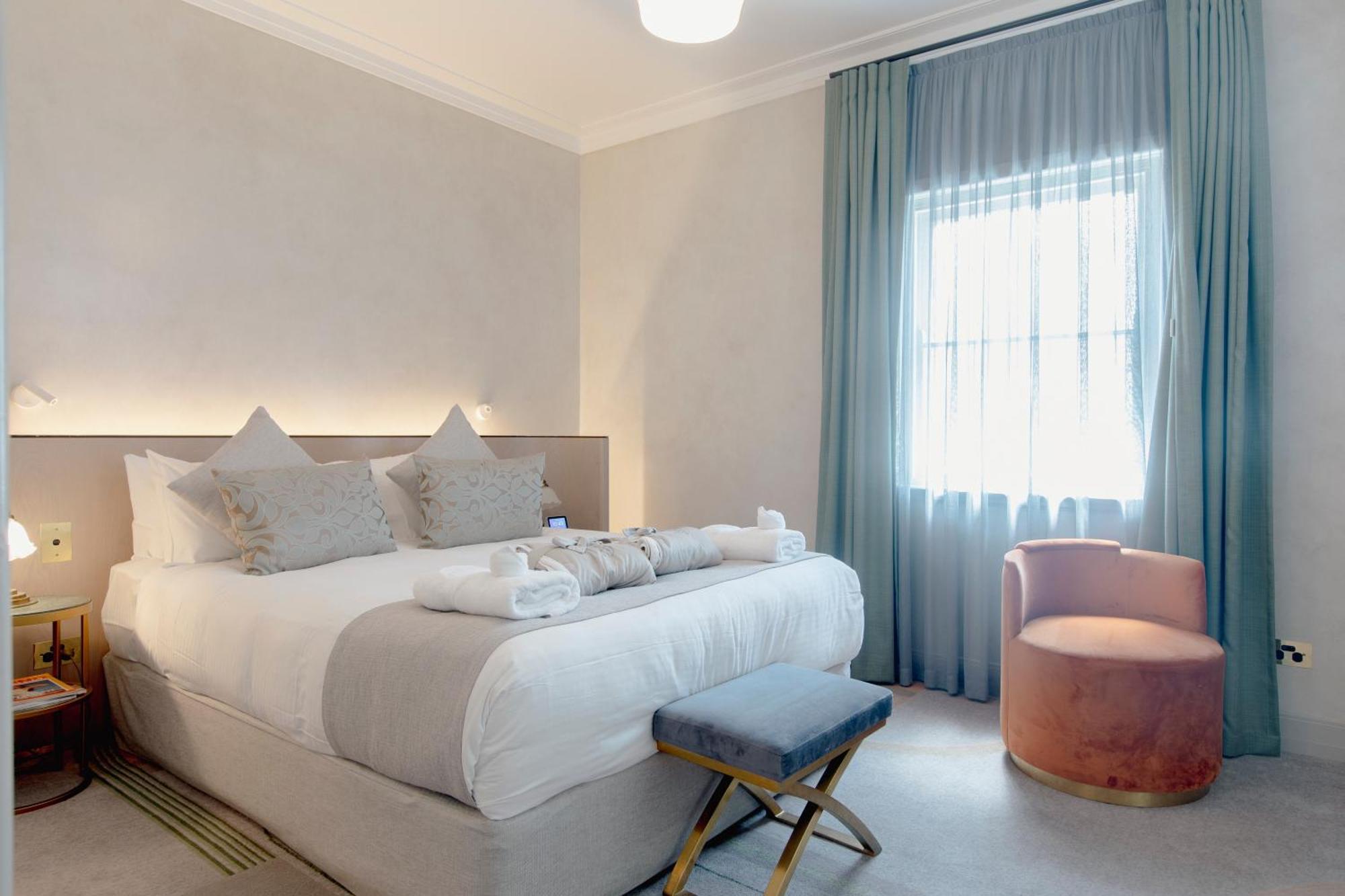 Tattersalls Hotel อาร์มีเดล ภายนอก รูปภาพ