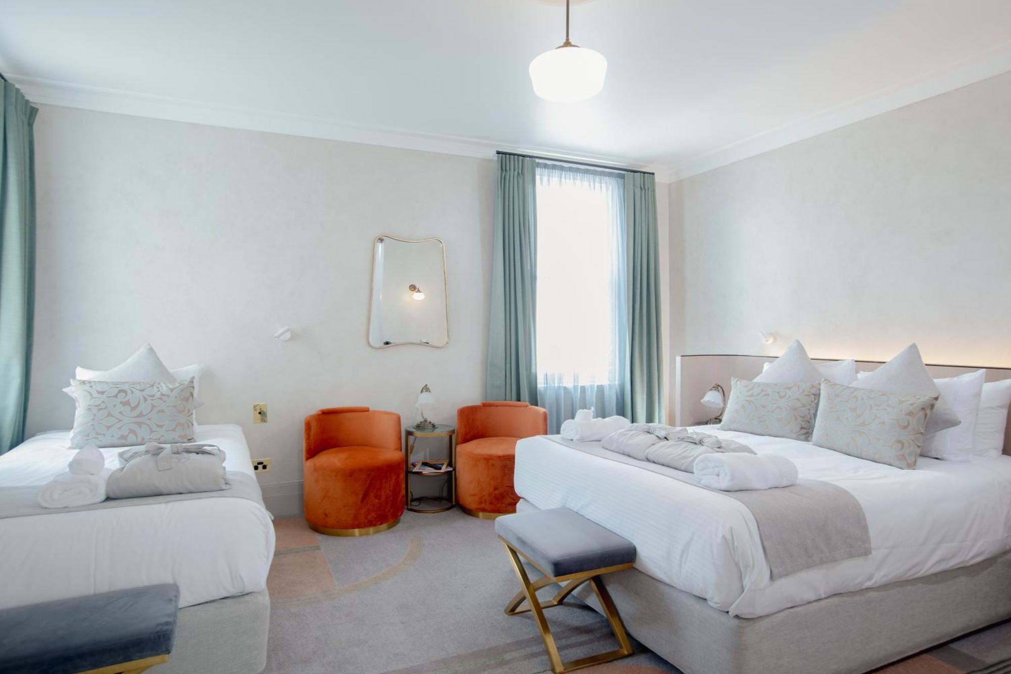 Tattersalls Hotel อาร์มีเดล ภายนอก รูปภาพ