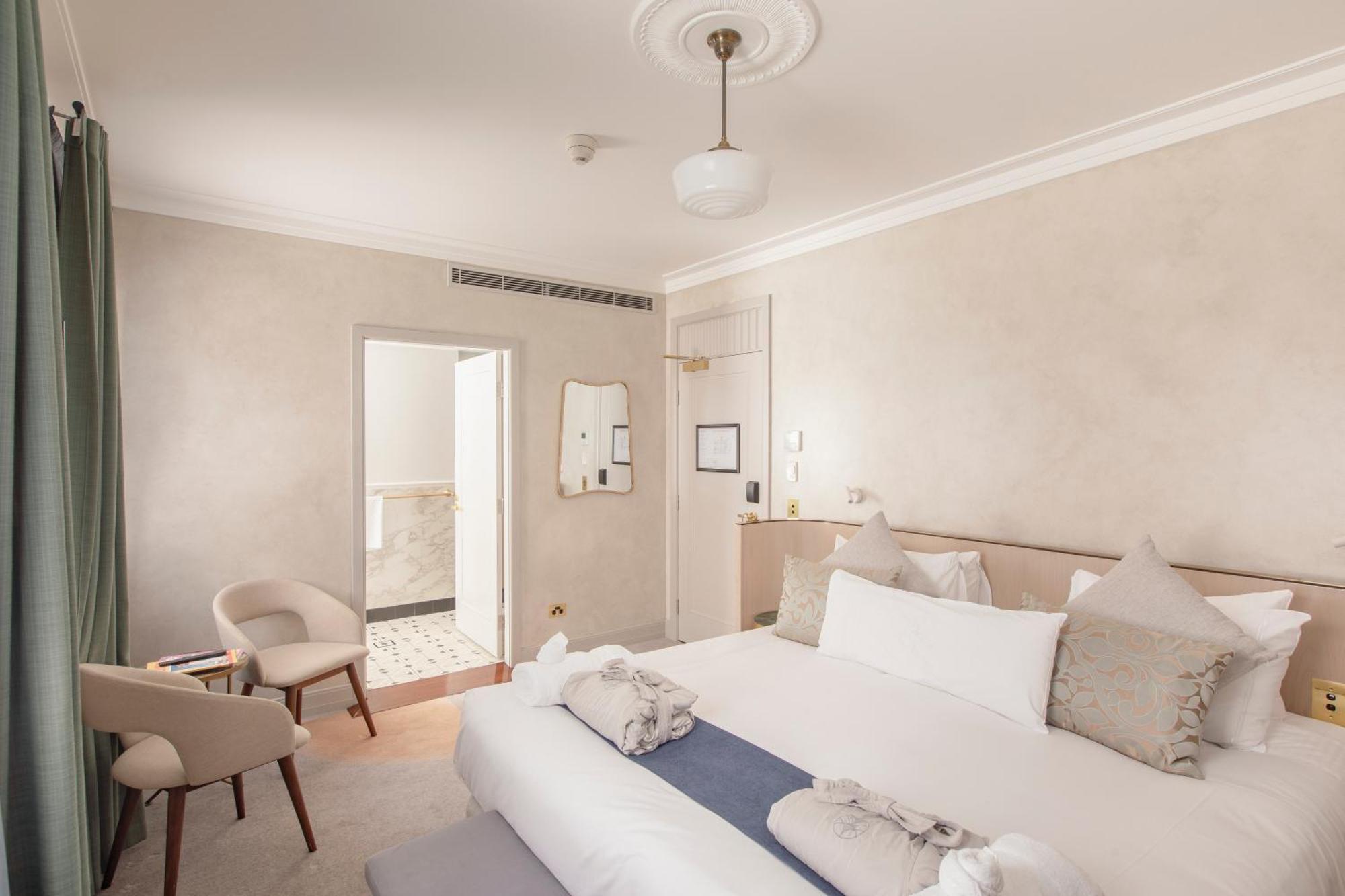 Tattersalls Hotel อาร์มีเดล ภายนอก รูปภาพ