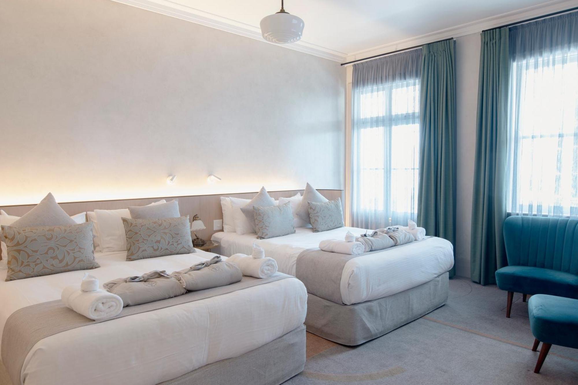 Tattersalls Hotel อาร์มีเดล ภายนอก รูปภาพ