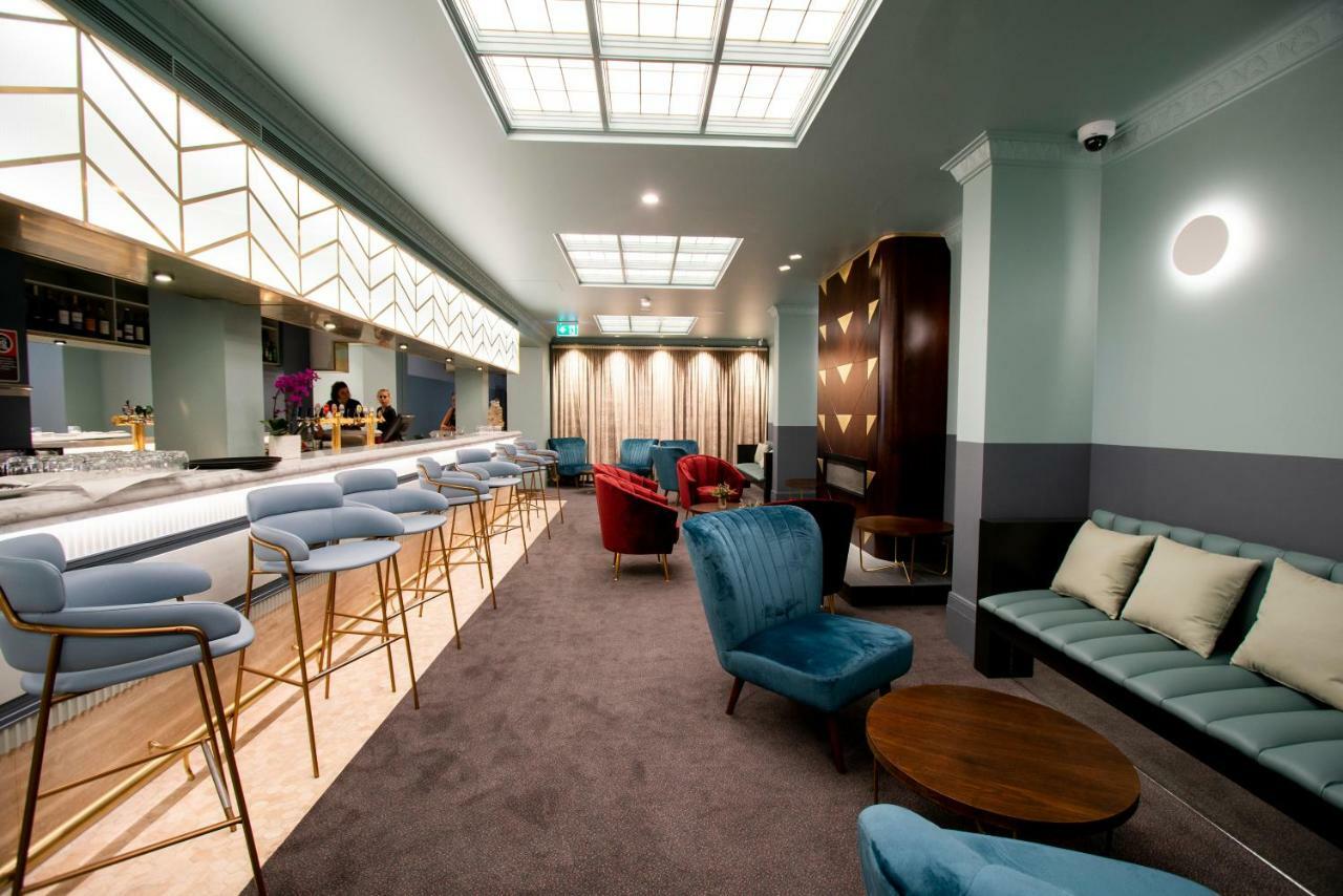 Tattersalls Hotel อาร์มีเดล ภายนอก รูปภาพ