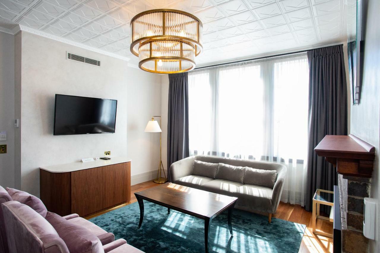 Tattersalls Hotel อาร์มีเดล ภายนอก รูปภาพ