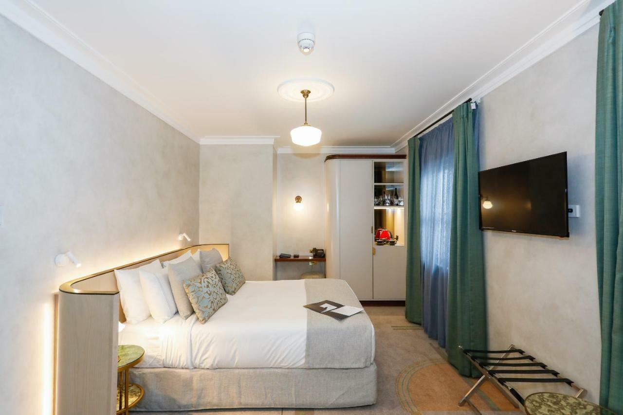 Tattersalls Hotel อาร์มีเดล ภายนอก รูปภาพ