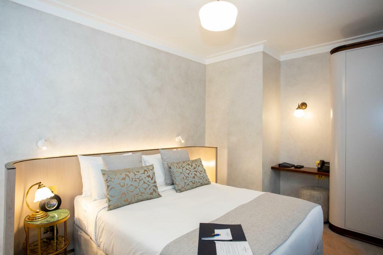 Tattersalls Hotel อาร์มีเดล ภายนอก รูปภาพ