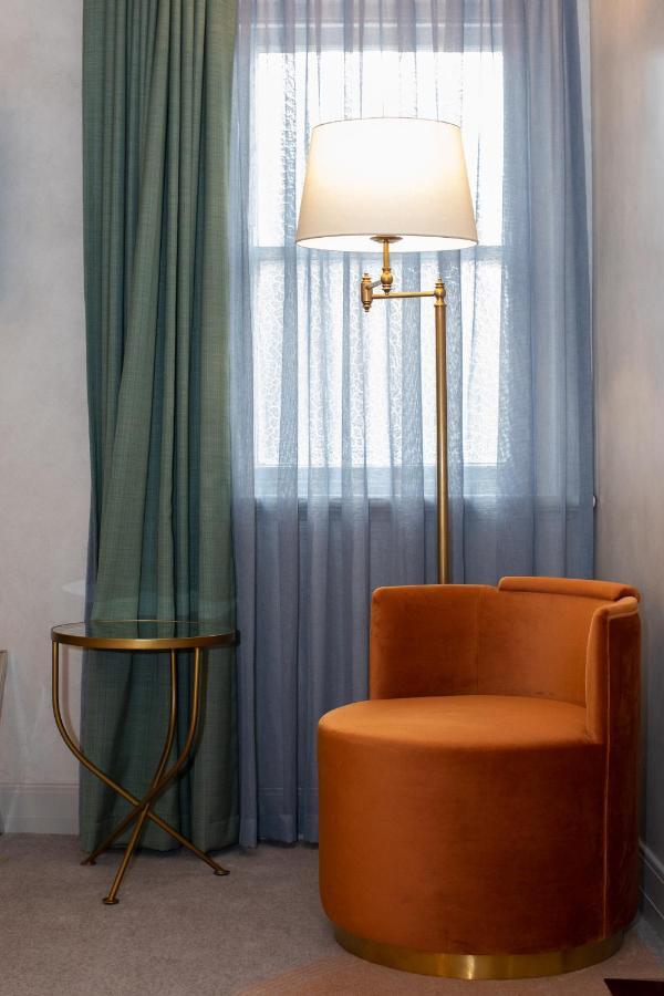 Tattersalls Hotel อาร์มีเดล ภายนอก รูปภาพ